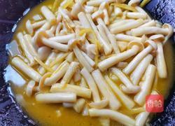 西兰花炒菌菇的做法图解7