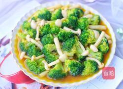 西兰花炒菌菇的做法图解11