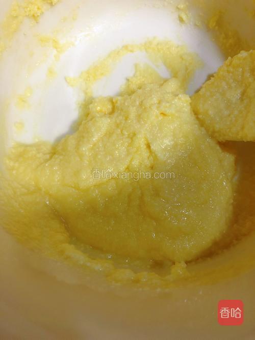 慕斯液:奶酪加白砂糖,搅拌均匀。