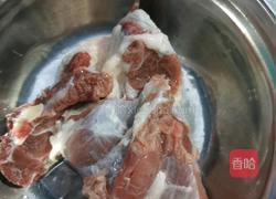 香菜牛肉丁的做法图解1