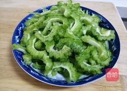 清炒苦瓜的做法图解2