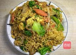 火腿鸡蛋炒方便面的做法图解8