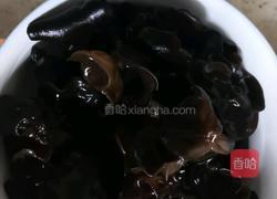 凉拌菠菜木耳的做法图解1