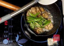 辣椒炒鸡腿肉的做法图解3