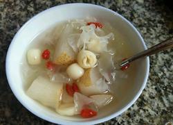 银耳莲子羹