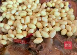 Illustration of home-style soybean pig trotters 14