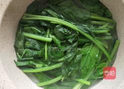 菠菜汁鸡蛋饼的做法图解1