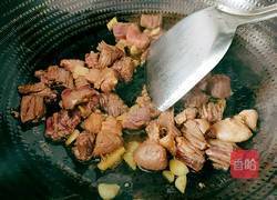 胡萝卜烧牛腩的做法图解7