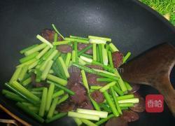 蒜台炒腊肠的做法图解4