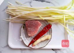 韭黄炒肉丝的做法图解1