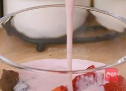 超好喝的草莓白玉奶昔只需5步轻松搞定的做法图解5