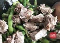 排骨炖豆角的做法图解2
