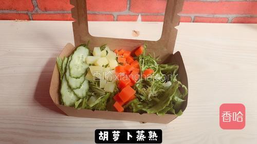 土豆，胡萝卜，紫薯切块蒸熟