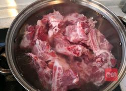 啤酒烧排骨的做法图解1