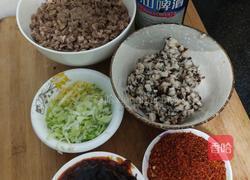 香辣香菇牛肉酱的做法图解1