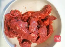 好吃停不下嘴的青椒炒嫩牛肉的做法图解1