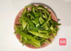 好吃停不下嘴的青椒炒嫩牛肉的做法图解4