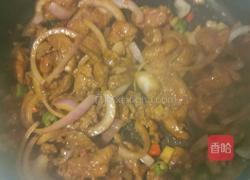 好吃停不下嘴的青椒炒嫩牛肉的做法图解7