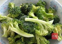 西兰花炒虾仁的做法图解1