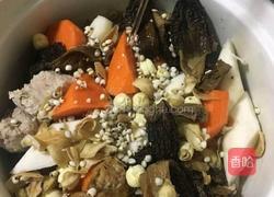 羊肚菌排骨汤的做法图解4