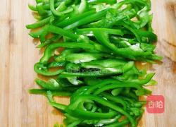 蘑菇炒尖椒的做法图解3