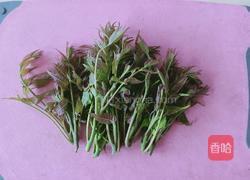 香椿芽煎蛋饼的做法图解1