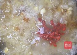 牛奶银耳桃胶莲子羹的做法图解4