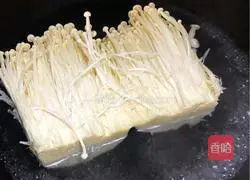 Illustration of how to make cold enoki mushrooms 1