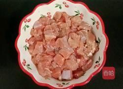 牛肉粒炒豌豆的做法图解1