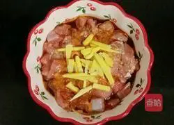 Illustration of how to make fried peas with diced beef 2