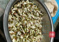 蒸槐花的做法图解2