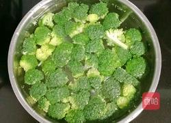 西蓝花炒胡萝卜的做法图解1