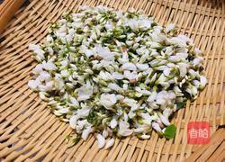 槐花麦饭的做法图解1