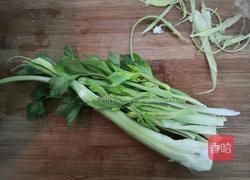 西芹鸡蛋小饼的做法图解1