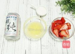 草莓啤酒的做法图解1