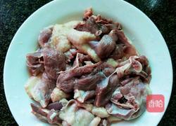 羊肚菌炖鸭汤的做法图解1