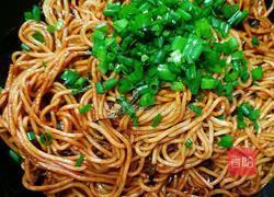让肉串儿流口水的葱油拌面的做法图解7