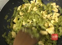 苦瓜炒蛋的做法图解8
