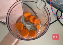 胡萝卜鳕鱼面的做法图解1