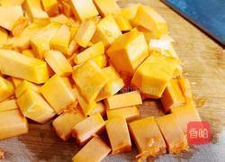 牛奶南瓜羹的做法图解1