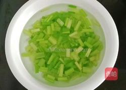 芹菜丁炒牛肉的做法图解10