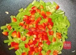 芹菜丁炒牛肉的做法图解15