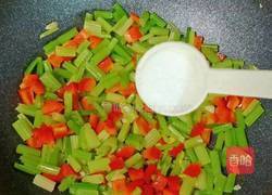 芹菜丁炒牛肉的做法图解16