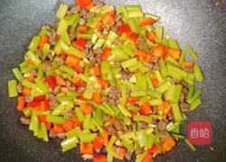 芹菜丁炒牛肉的做法图解18