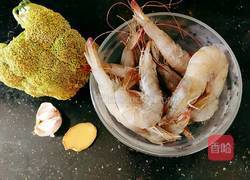 西兰花炒虾的做法图解2