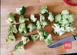 西兰花炒虾的做法图解3