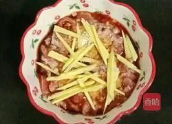 Illustration of how to make stir-fried beef with celery and radish 4