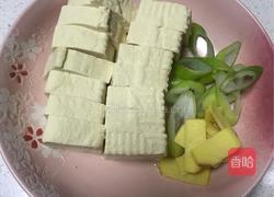 海带豆腐煲鲫鱼的做法图解2