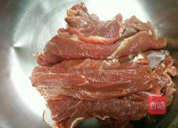 茄子酸菜炒牛肉的做法图解2