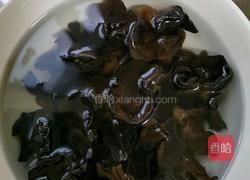 腐竹木耳烧面筋的做法图解3